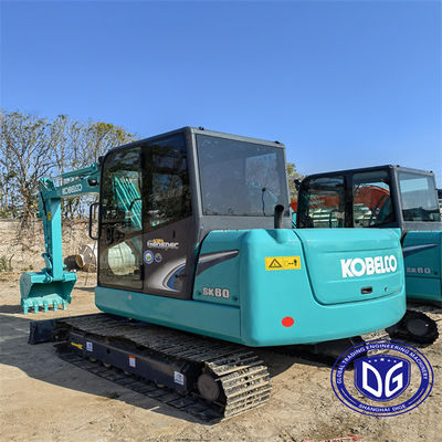 Excavatrice utilisée Kobelco SK60 de 6 tonnes en bon état