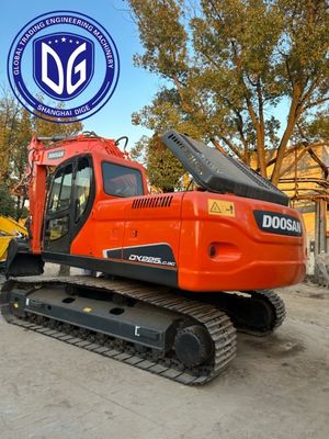 Excavateur à rampe Doosan DX225 22,5 tonnes presque neuf avec une grande fiabilité