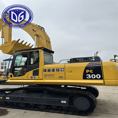 Excavateur Komatsu PC300 pour les besoins de construction