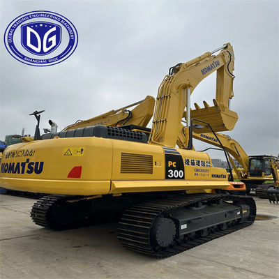 Excavateur Komatsu PC300 pour les besoins de construction