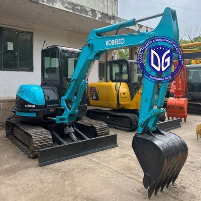 Une mini-excavatrice hydraulique KOBELCO SK55 utilisée.5.5 tonnes, 90% neuf, prêt à être vendu maintenant.