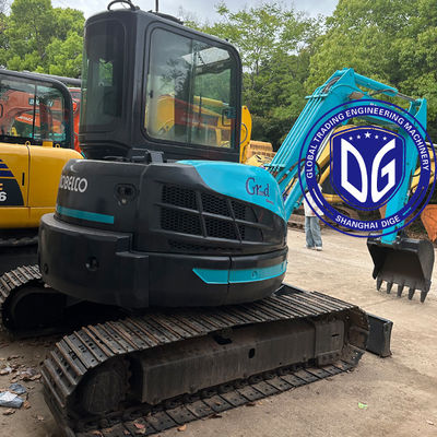 Une mini-excavatrice hydraulique KOBELCO SK55 utilisée.5.5 tonnes, 90% neuf, prêt à être vendu maintenant.
