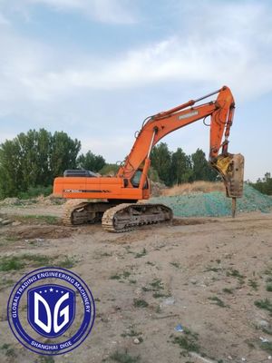 Excavateur Doosan DX500LC 50 tonnes avec contrôle précis sur l'excavation