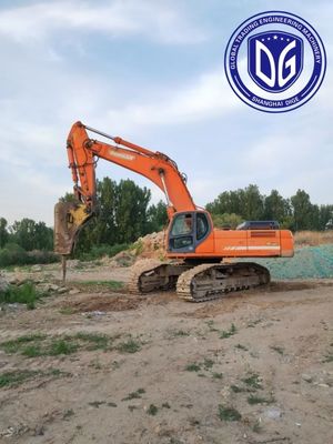 Excavateur Doosan DX500LC 50 tonnes avec contrôle précis sur l'excavation