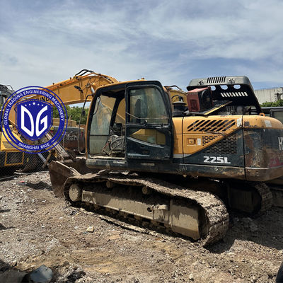 Excavateur hydraulique Hyundai 225 22,5 tonnes, en bon état, à vendre.
