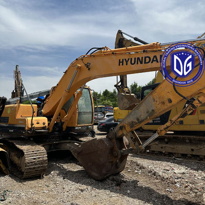 Excavateur hydraulique Hyundai 225 22,5 tonnes, en bon état, à vendre.