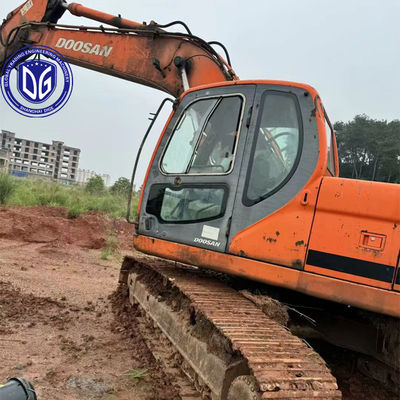 Doosan DX225 d'origine, 22,5 tonnes, nouvelle excavatrice, en parfait état, à vendre.