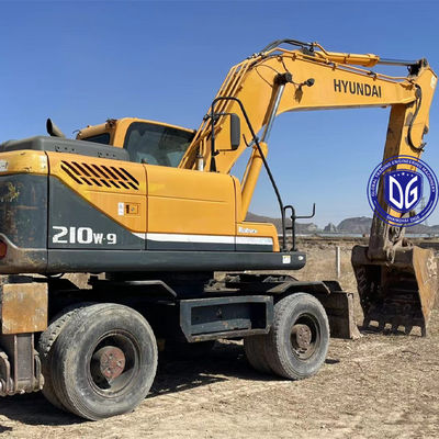 Excavateur à roues Hyundai Modèle 210W-9 Original et en bon état À vendre