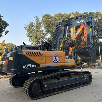 Excavatrice Hyundai utilisée pour les besoins de la construction