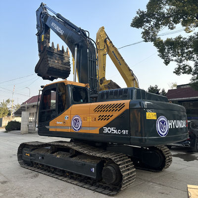 Excavatrice Hyundai utilisée pour les besoins de la construction