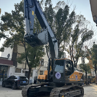 Excavatrice Hyundai utilisée pour les besoins de la construction