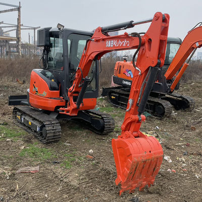 Une excavatrice Kubota U35 rend votre travail plus rapide et plus facile grâce à une maintenance pratique