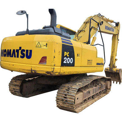 Découvrez les performances supérieures de la pelle PC200 de Komatsu avec forme de conduite hydraulique