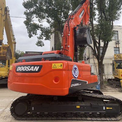Excavatrice de type Doosan DX225 Excellente performance et fiabilité pour vos projets de construction