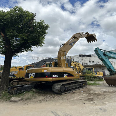 Excavatrice Caterpillar 320C d'occasion de 20t en stock au meilleur prix, excavatrice robuste, durable et puissante à vendre